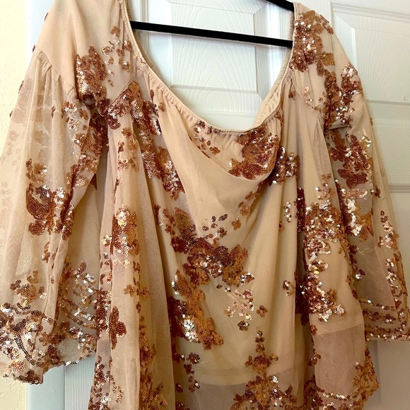 Sequins blouse. Formal or informal. Bell sleeves - Picture 2 of 5